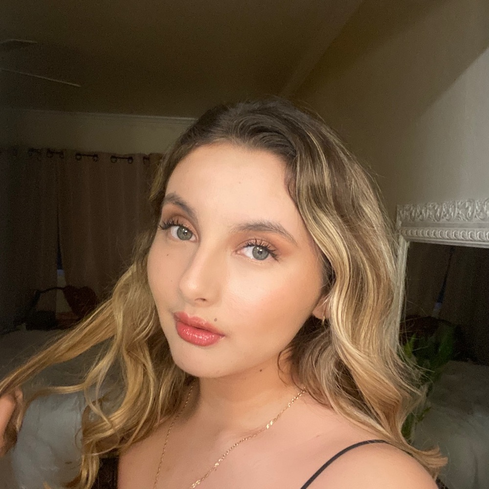 Meet your Posher, Cassandra
